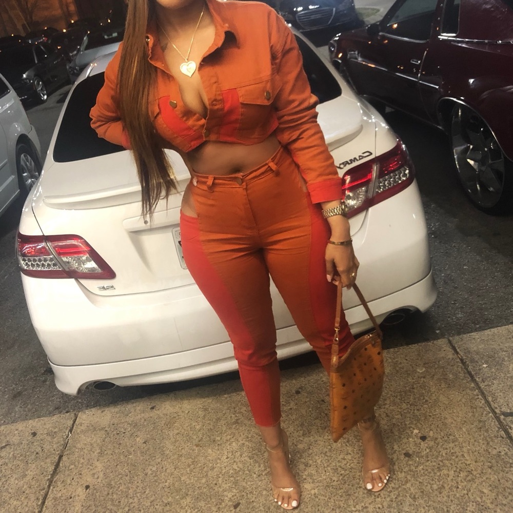 Two piece color block denim set. 🔥